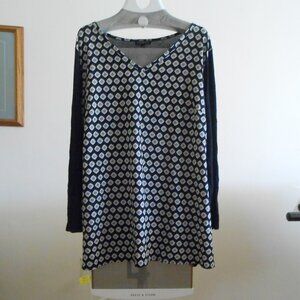 Lane Bryant V neck pull over top, Black/Print, Size 2 XL